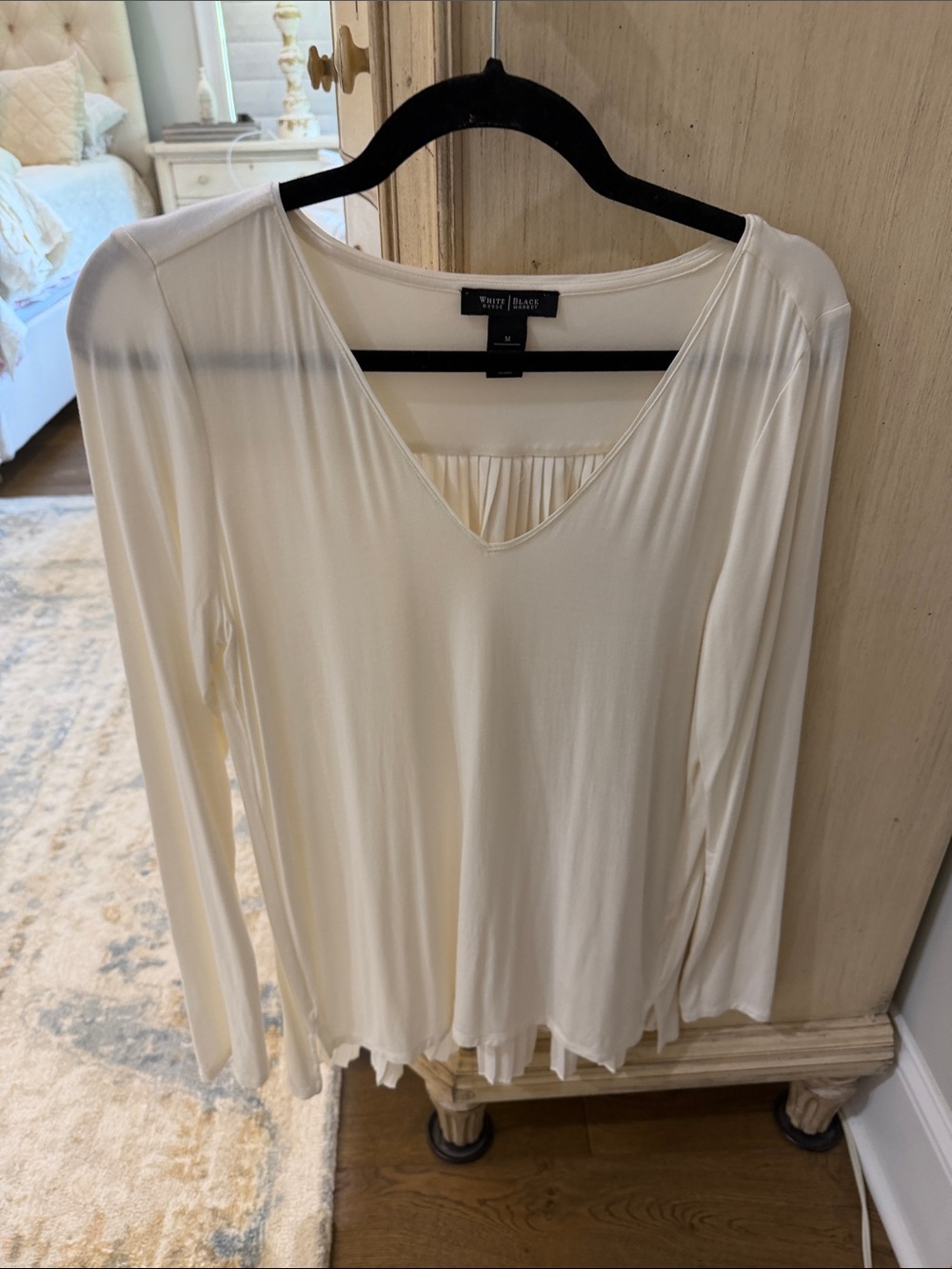 Vince Camuto Ivory V-Neck Long Sleeve Top